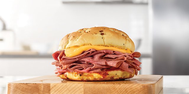 Beef 'n Cheddar Classic Sandwich