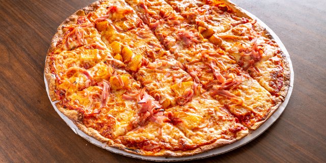 Blackened Luau Pizza